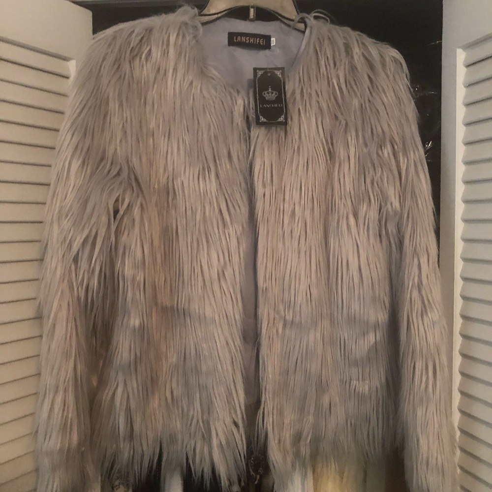 Beautiful faux fur coat ⭐️
